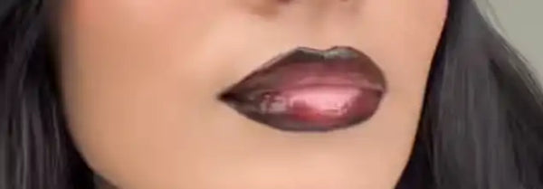 Lèvres de Sofia avant application du Lip Stain teinte Prune - Bymee Cosmetics