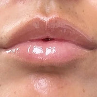 Résultat final – lèvres colorées naturellement après encre à lèvres peel-off Bymee Cosmetics